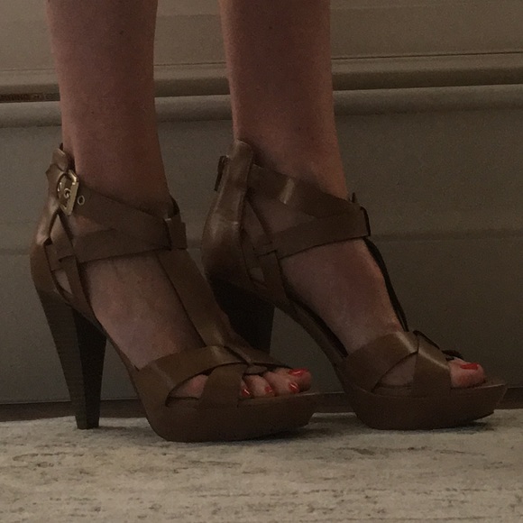 Guess brand womens tan leather platform stiletto - Picture 5 of 5